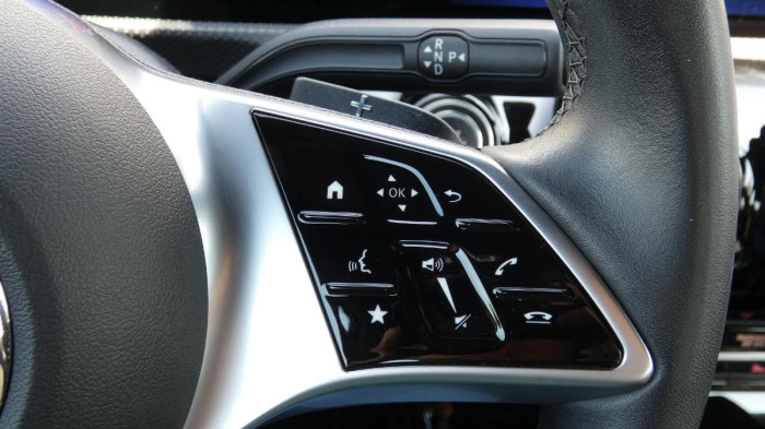 Mercedes-Benz Třídy A 180 Sedan na operativní leasing