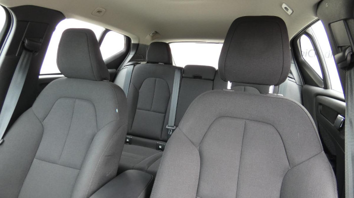 Volvo XC40 T2 FWD Momentum Core na operativní leasing