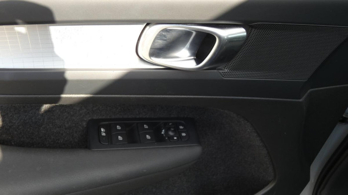 Volvo XC40 B3 Core DCT na operativní leasing