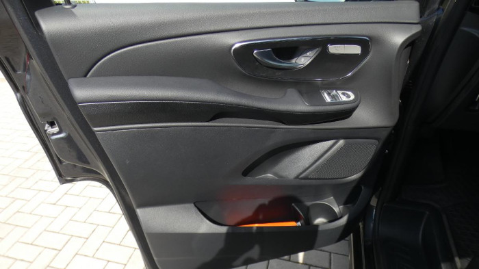 Mercedes-Benz Třídy V 300d AMG 9G Tronic na operativní leasing