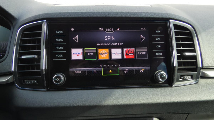 Škoda Karoq 1,5 TSI Ambition DSG na operativní leasing