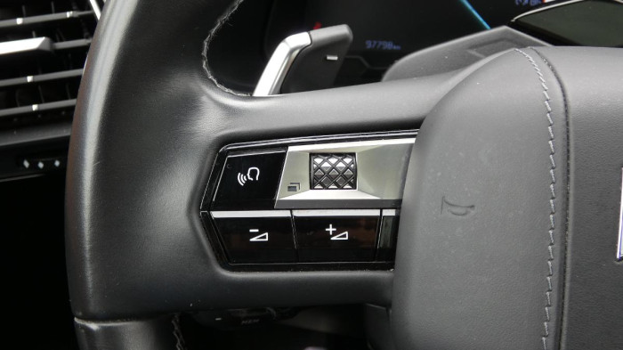 DS Automobiles DS7 Crossback 1.6 E-TENSE 300 EAT8 4x4 Perfo na operativní leasing