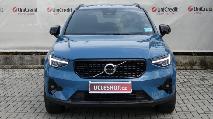 Volvo XC40 B4 AWD mHEV Plus Dark aut. na operativní leasing