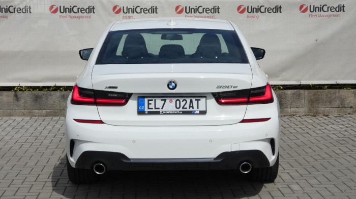BMW Řada 3 330e xDrive M Sport Plug-in Hy na operativní leasing