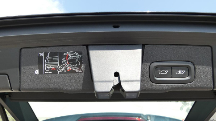 Volvo XC60 B4 AWD Momentum Pro Auto na operativní leasing