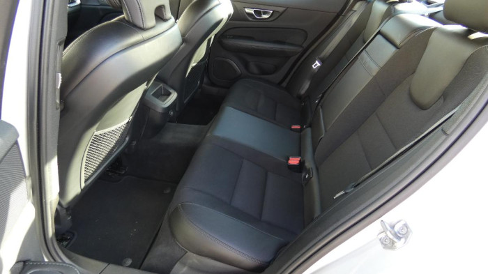 Volvo S60 B5 FWD Inscription Auto na operativní leasing