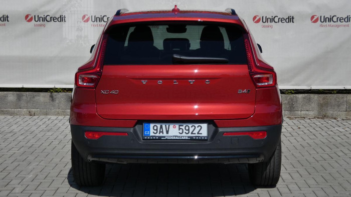 Volvo XC40 B4 AWD Core DCT na operativní leasing