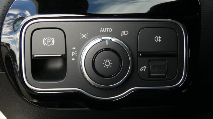 Mercedes-Benz Třídy A 180 Sedan Progessive na operativní leasing