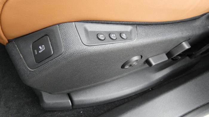 DS Automobiles DS7 Crossback 1.6 E-TENSE 300 EAT8 4x4 Perfo na operativní leasing