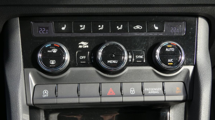 Škoda Karoq 1,5 TSI Ambition DSG na operativní leasing