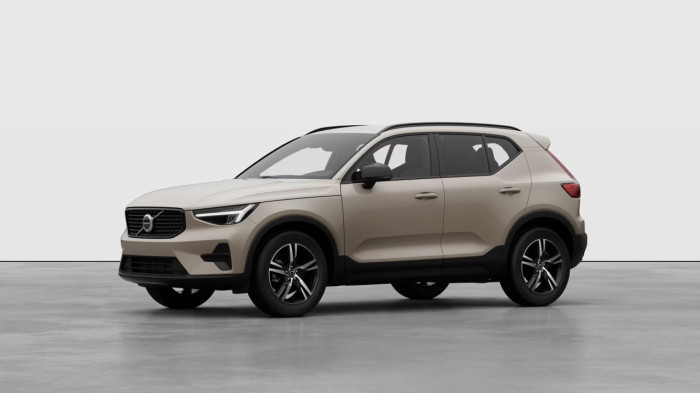 Volvo XC40 B3 AUT DARK PLUS na operativní leasing