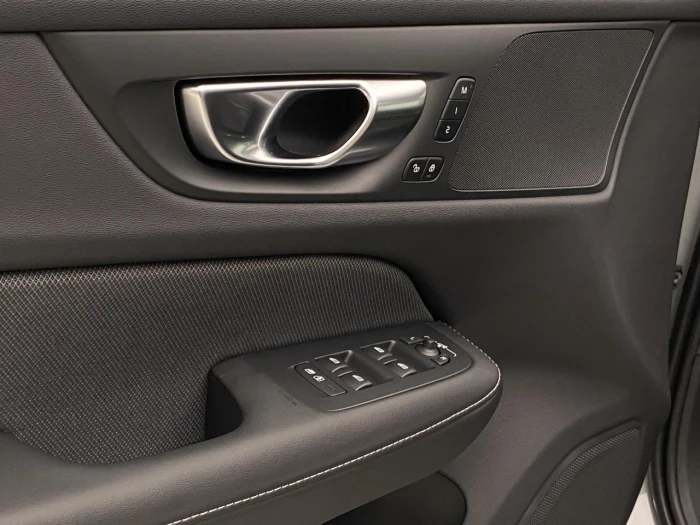 Volvo V60 T6 AWD Plug-in H. BRIGHT PLUS na operativní leasing