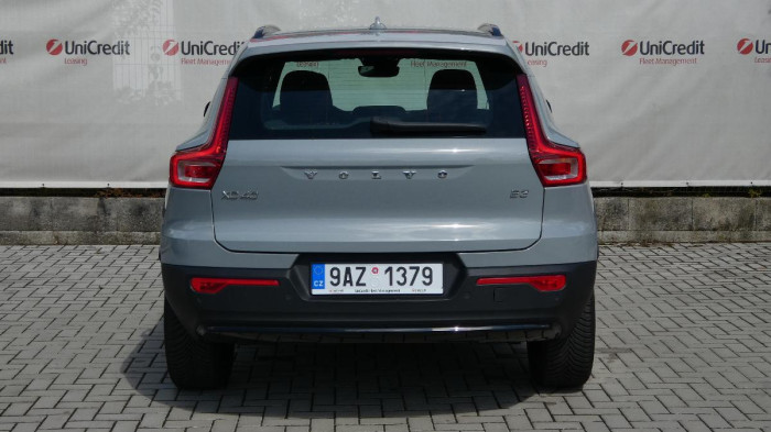 Volvo XC40 B3 Plus Dark na operativní leasing