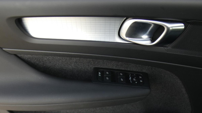 Volvo XC40 B3 mHEV Core aut. na operativní leasing