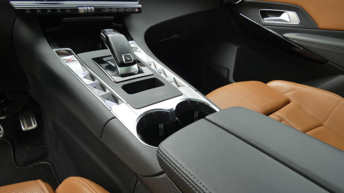 DS Automobiles DS7 Crossback 1.6 E-TENSE 300 EAT8 4x4 Perfo na operativní leasing