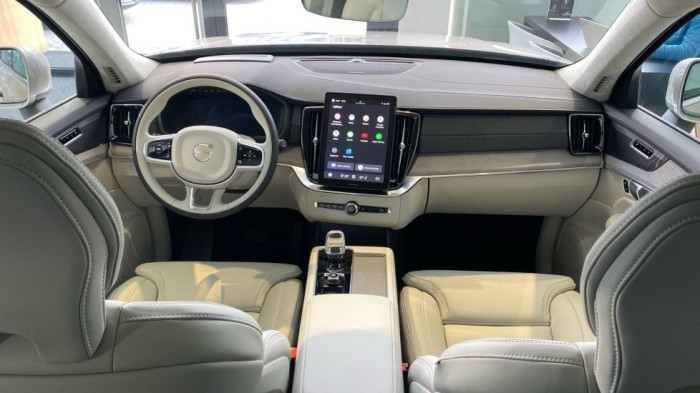 Volvo XC90 ULTRA BRIGHT, B5 AWD, 184+10 kW / 250+14 HP na operativní leasing