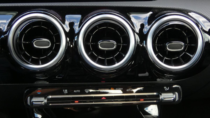 Mercedes-Benz Třídy A 180 Sedan Progessive na operativní leasing