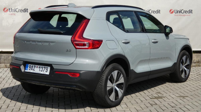 Volvo XC40 B3 Plus Dark na operativní leasing