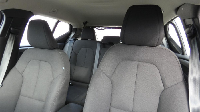 Volvo XC40 T2 FWD Momentum Auto na operativní leasing