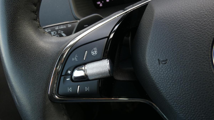 Škoda Karoq 1,5 TSI Ambition DSG na operativní leasing