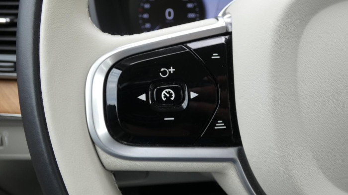 Volvo XC90 B5 AWD Momentum PRO na operativní leasing