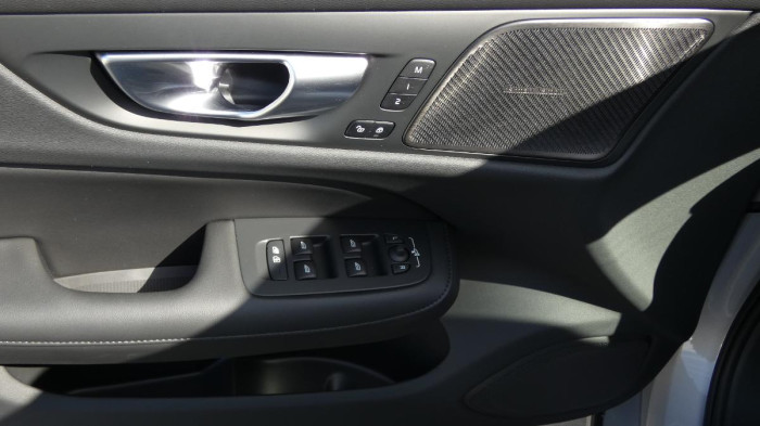 Volvo S60 B5 AWD Ultimate Dark na operativní leasing