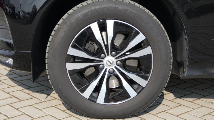 Volvo XC60 B4 FWD Momentum Auto na operativní leasing