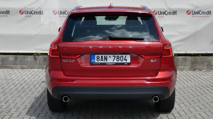 Volvo XC60 B4 AWD Momentum Pro na operativní leasing