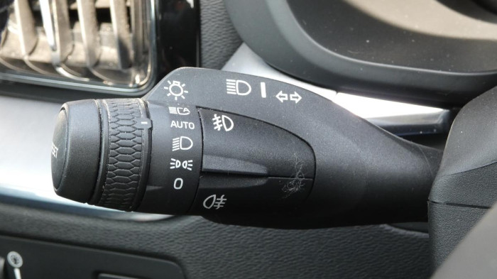 Volvo XC60 B4 AWD Momentum Pro na operativní leasing