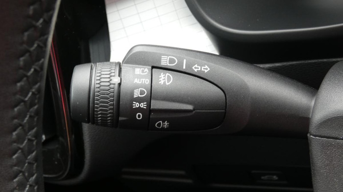 Volvo XC40 B3 mHEV Plus Dark aut. na operativní leasing