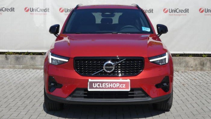 Volvo XC40 B4 AWD Core DCT na operativní leasing