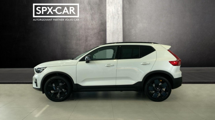 Volvo XC40 PLUS BLACK EDITION, B4 FWD, 145+10 kW / 197+14 HP na operativní leasing
