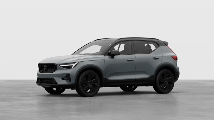 Volvo XC40 B3 AUT PLUS BLACK EDITION na operativní leasing