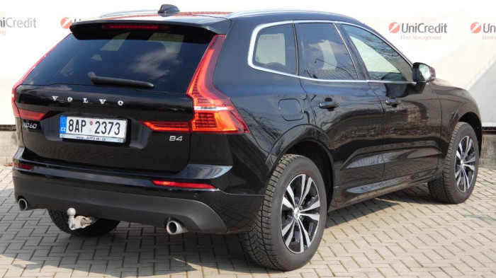 Volvo XC60 B4 FWD Momentum Auto na operativní leasing