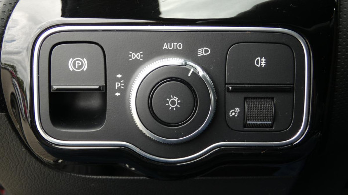 Mercedes-Benz Třídy A 180 Sedan na operativní leasing