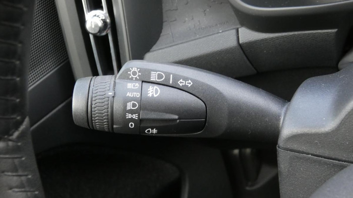 Volvo XC40 T2 FWD Momentum Auto na operativní leasing