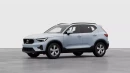 Volvo XC40 B3 Essential DCT 5d 2,0 B3 120 kW automat světle modrá Cloud Blue 2,0 B3 na operativní leasing