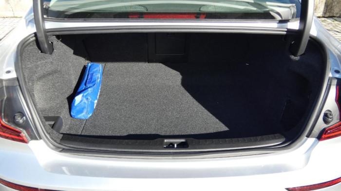 Volvo S60 B5 FWD Inscription Auto na operativní leasing