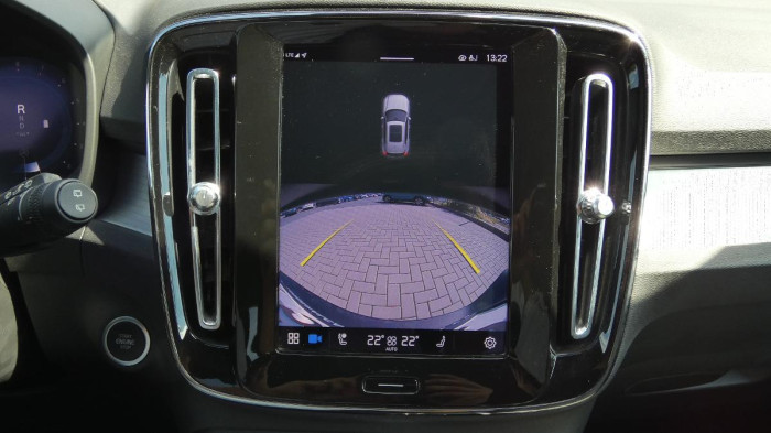 Volvo XC40 B4 AWD Core DCT na operativní leasing