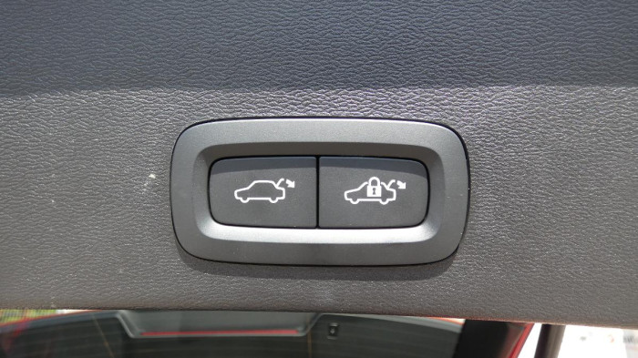 Volvo XC40 B4 AWD Core DCT na operativní leasing