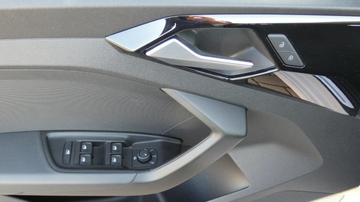 Audi A1 Sportback 25 TFSI S Line na operativní leasing
