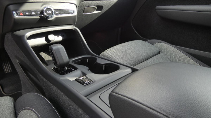 Volvo XC40 B3 Core DCT na operativní leasing