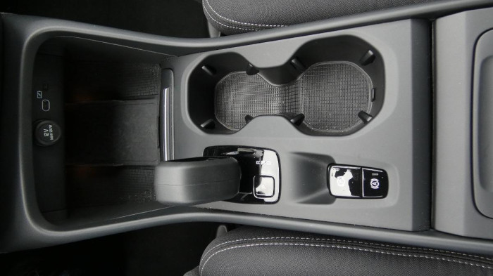 Volvo XC40 B4 FWD Core DCT na operativní leasing