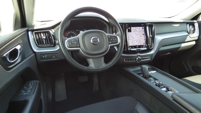 Volvo XC60 B4 AWD Momentum Pro Auto na operativní leasing