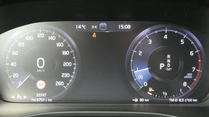 Volvo XC40 T2 FWD Momentum Auto na operativní leasing