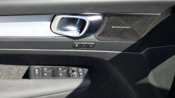 Volvo XC40 B4 AWD Core DCT na operativní leasing