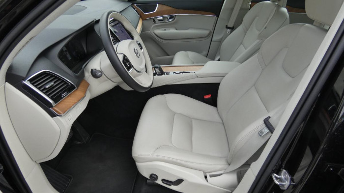 Volvo XC90 B5 AWD Momentum PRO na operativní leasing