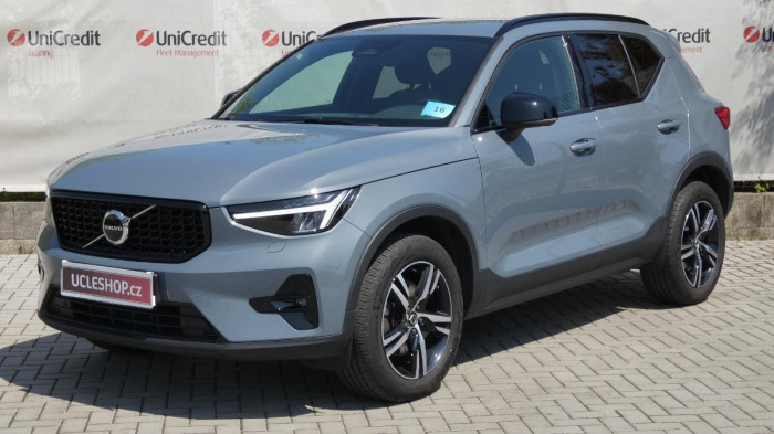 Volvo XC40 B4 AWD Plus Dark na operativní leasing