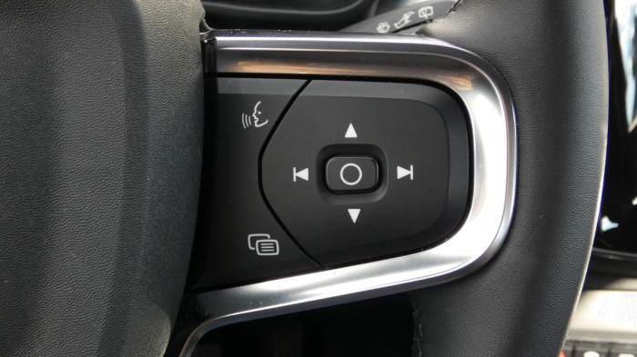 Volvo XC40 B3 Core DCT na operativní leasing