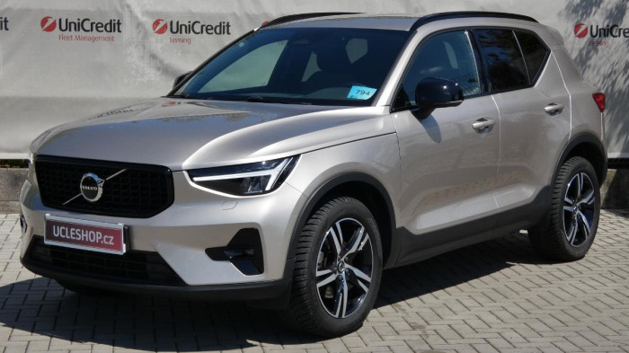 Volvo XC40 B4 AWD Core DCT na operativní leasing